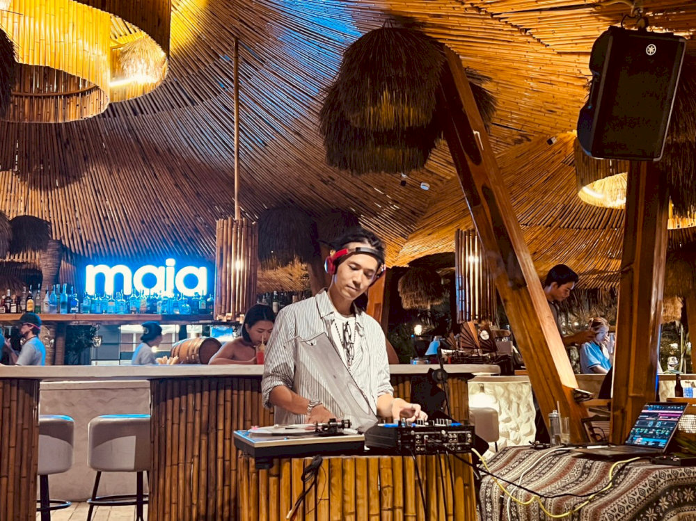 Many bars feature live music or DJ performances in the evening, adding to the vibrant atmosphere